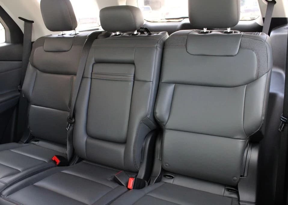 Ford Explorer Active w/200A Pkg 4WD 2026 — side view