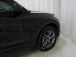 Ford Explorer Active w/200A Pkg 4WD 2026 — side view