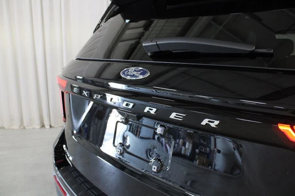 Ford Explorer Active w/200A Pkg 4WD 2026 — side view