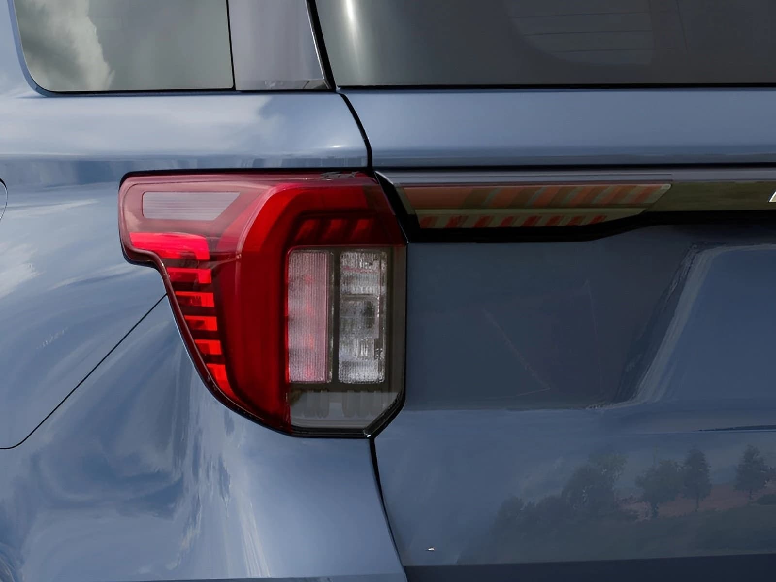 Ford Explorer Active w/100A Pkg 4WD 2027 — side view