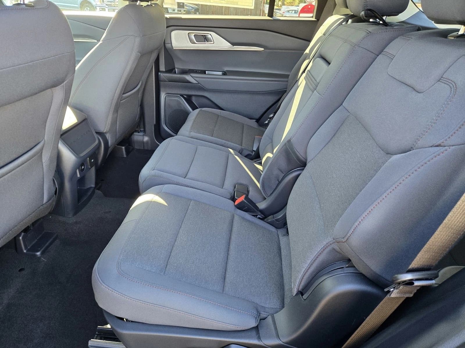 Ford Explorer Active w/200A Pkg 4WD 2026 — side view