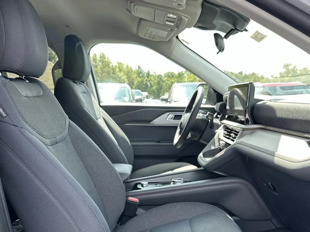 Ford Explorer Active w/200A Pkg 4WD 2026 — side view