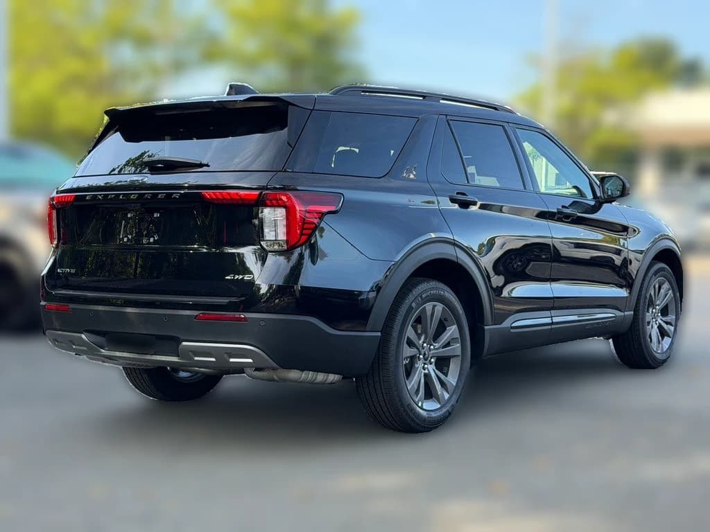 Ford Explorer Active w/200A Pkg 4WD 2026 — side view