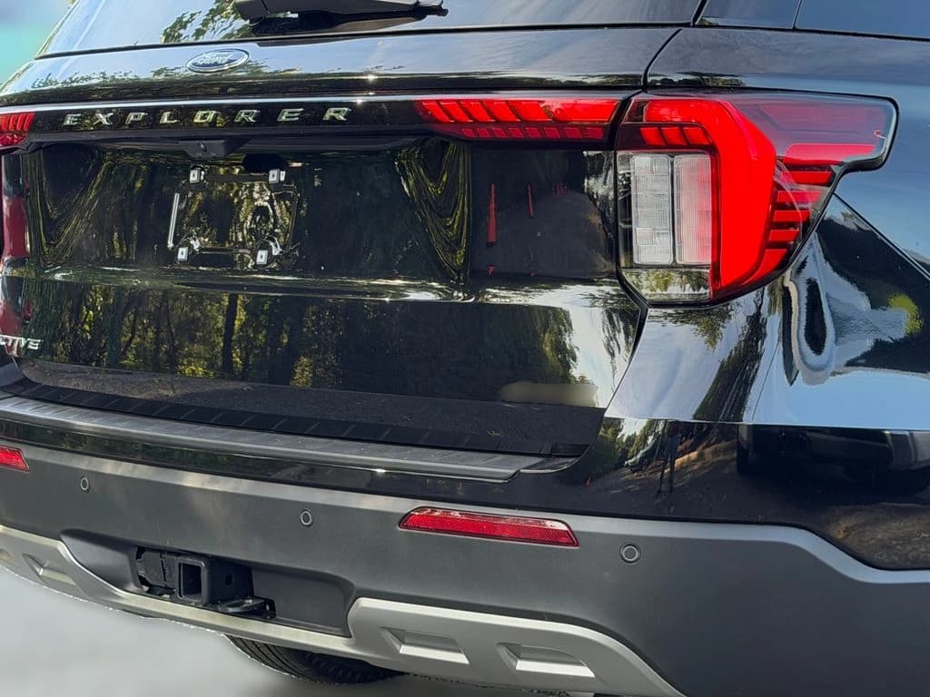 Ford Explorer Active w/200A Pkg 4WD 2026 — side view