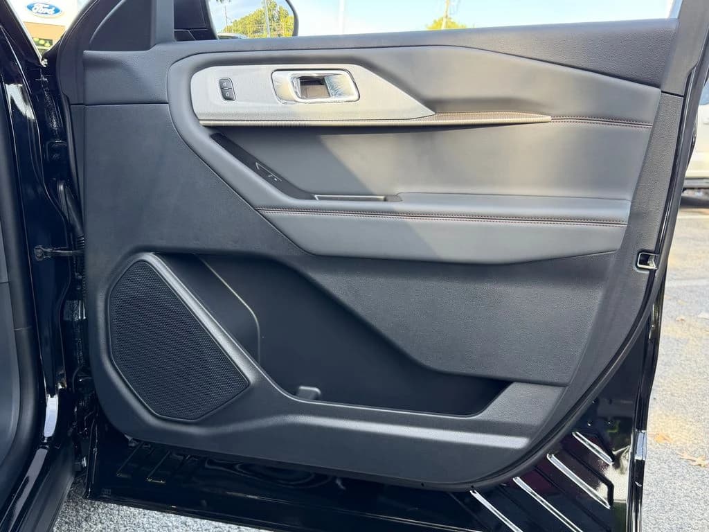 Ford Explorer Active w/200A Pkg 4WD 2026 — side view