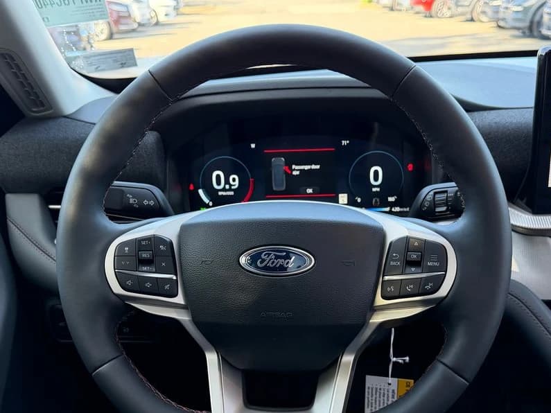 Ford Explorer Active w/200A Pkg 4WD 2026 — side view