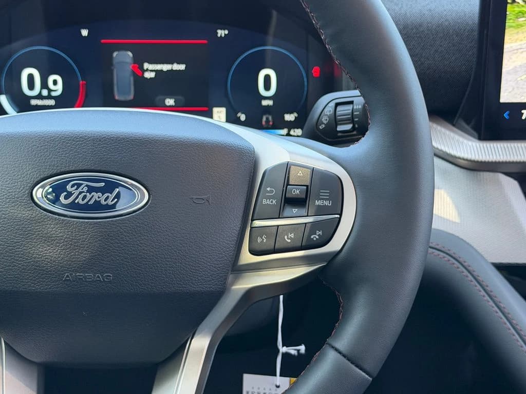 Ford Explorer Active w/200A Pkg 4WD 2026 — side view