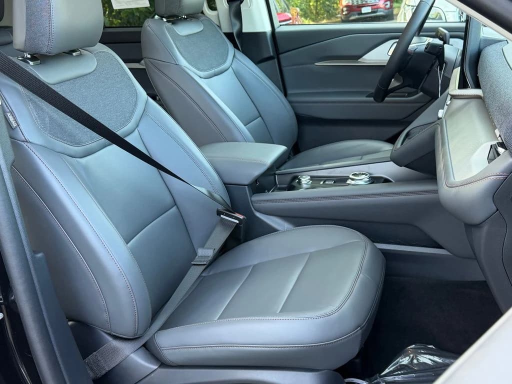Ford Explorer Active w/200A Pkg 4WD 2026 — side view