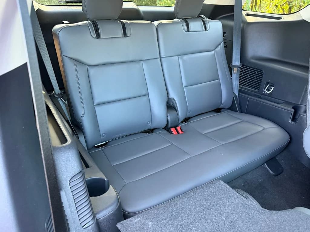 Ford Explorer Active w/200A Pkg 4WD 2026 — side view