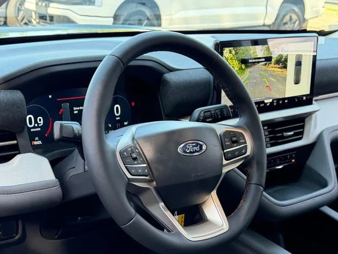 Ford Explorer Active w/200A Pkg 4WD 2026 — side view