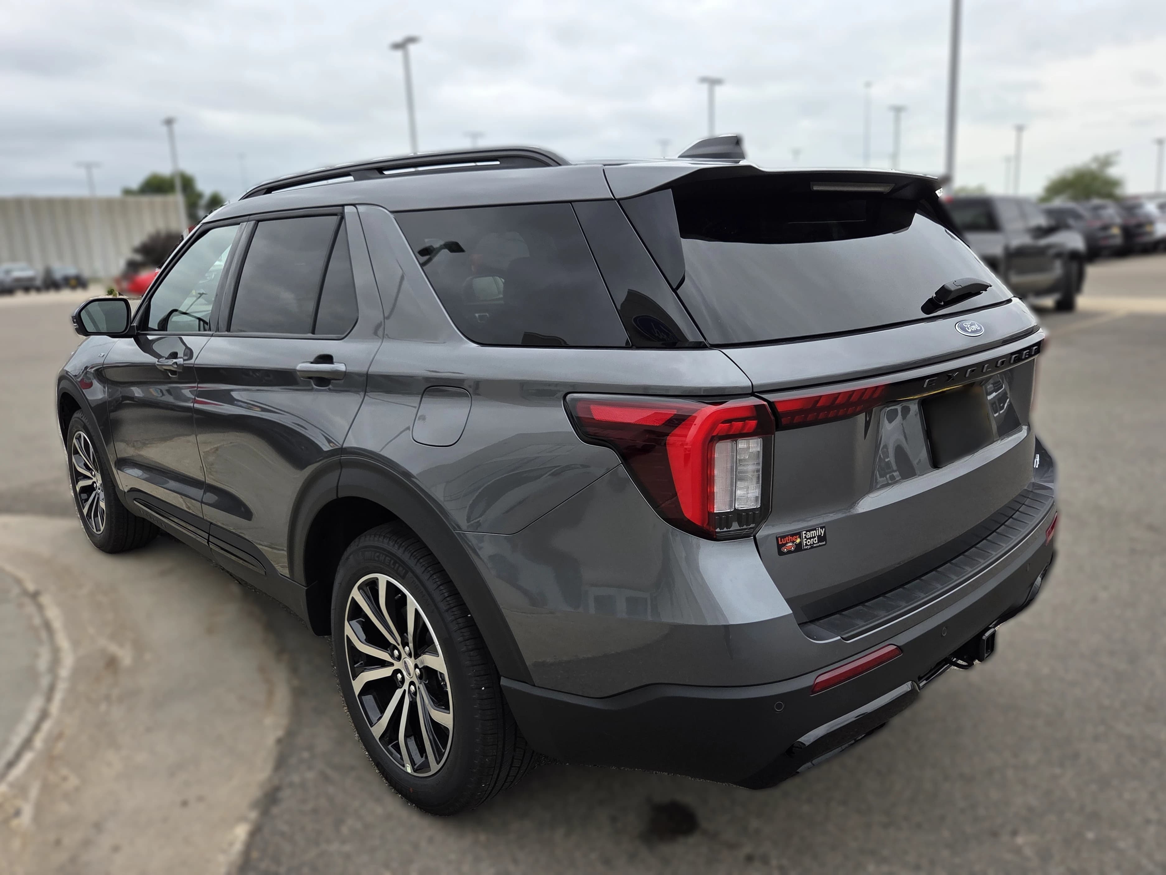 Ford Explorer ST-Line 4WD 2026 — side view