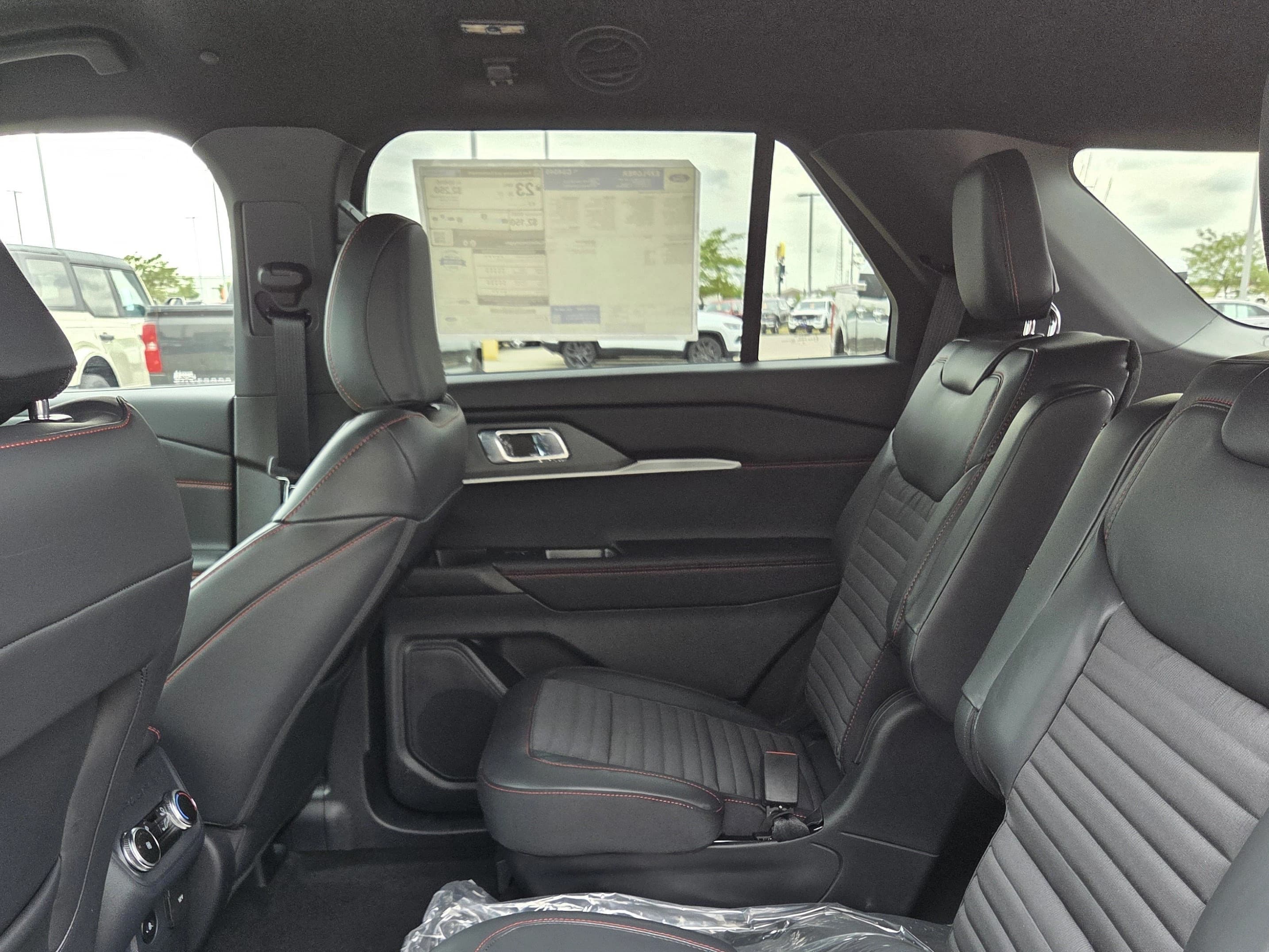 Ford Explorer ST-Line 4WD 2026 — side view