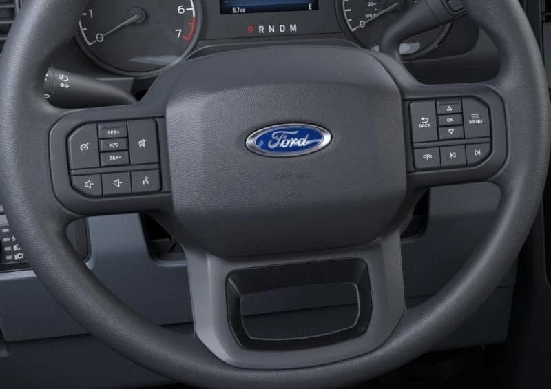Ford Super Duty F-250 SRW XL 4WD Crew Cab 6.75' Box 2026 — side view