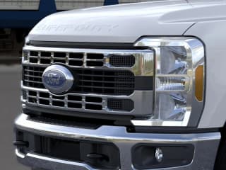 Ford Super Duty F-250 SRW XLT 4WD Crew Cab 6.75' Box