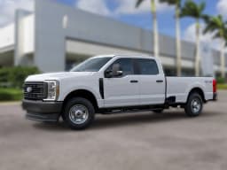 Ford Super Duty F-250 SRW XL 4WD Crew Cab 6.75' Box 2027 — side view