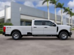 Ford Super Duty F-250 SRW XL 4WD Crew Cab 6.75' Box 2027 — side view