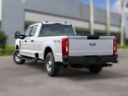 Ford Super Duty F-250 SRW XL 4WD Crew Cab 6.75' Box 2027 — side view