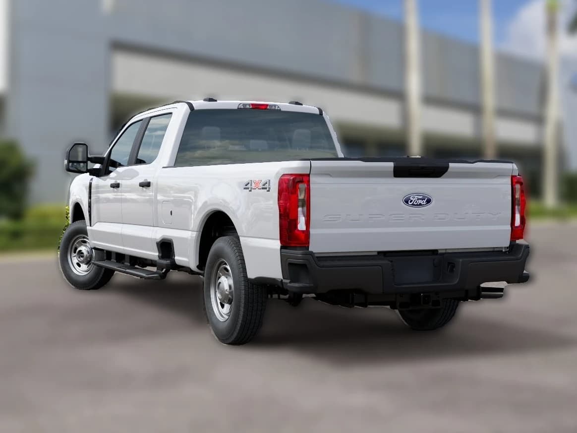 Ford Super Duty F-250 SRW XL 4WD Crew Cab 6.75' Box 2027 — side view