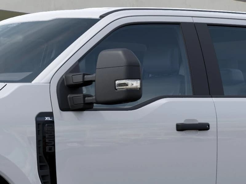Ford Super Duty F-250 SRW XL 4WD Crew Cab 6.75' Box 2027 — side view