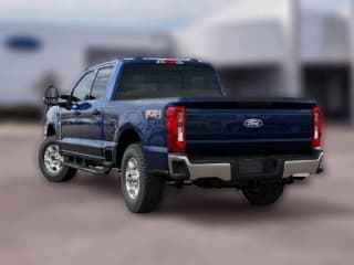 Ford Super Duty F-250 SRW XLT 4WD Crew Cab 6.75' Box