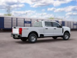 Ford Super Duty F-250 SRW XL 4WD Crew Cab 6.75' Box 2027 — side view