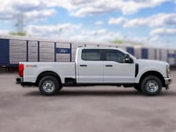 Ford Super Duty F-250 SRW XL 4WD Crew Cab 6.75' Box 2027 — side view