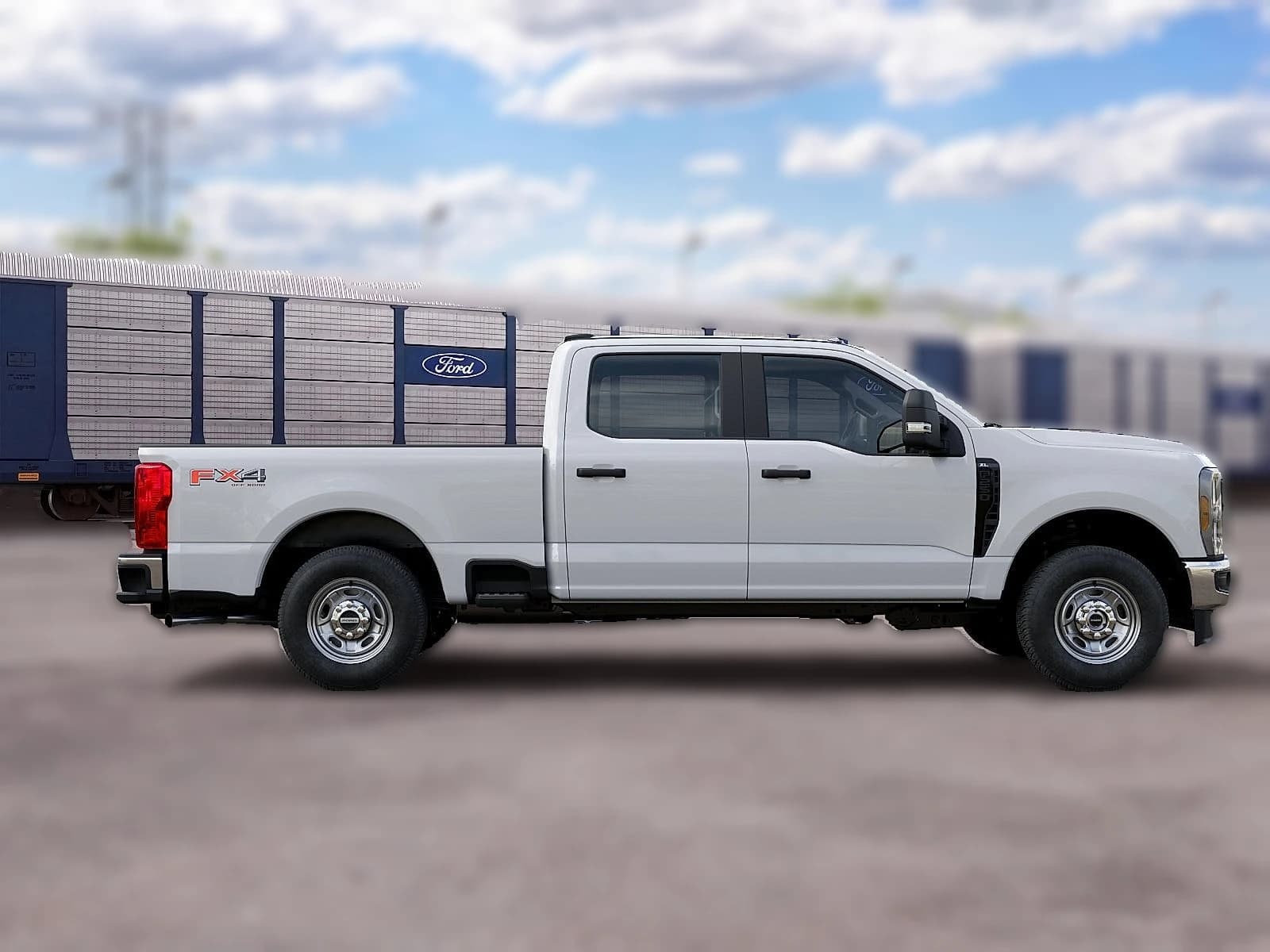Ford Super Duty F-250 SRW XL 4WD Crew Cab 6.75' Box 2027 — side view