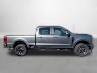 Ford Super Duty F-250 SRW XL 4WD Crew Cab 6.75' Box