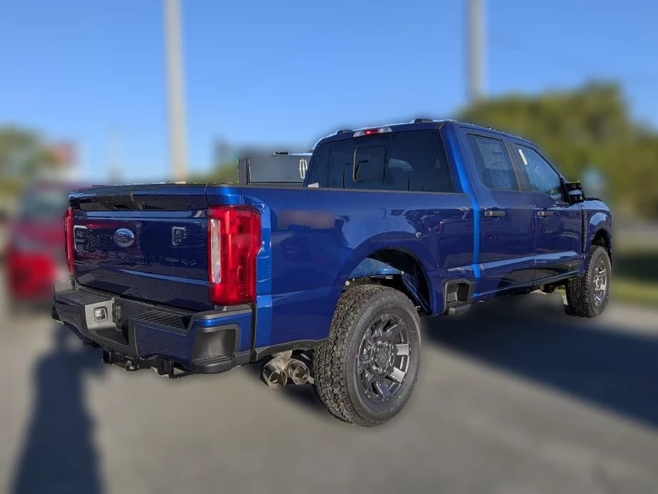 Ford Super Duty F-250 SRW XL 4WD Crew Cab 6.75' Box 2026 — side view