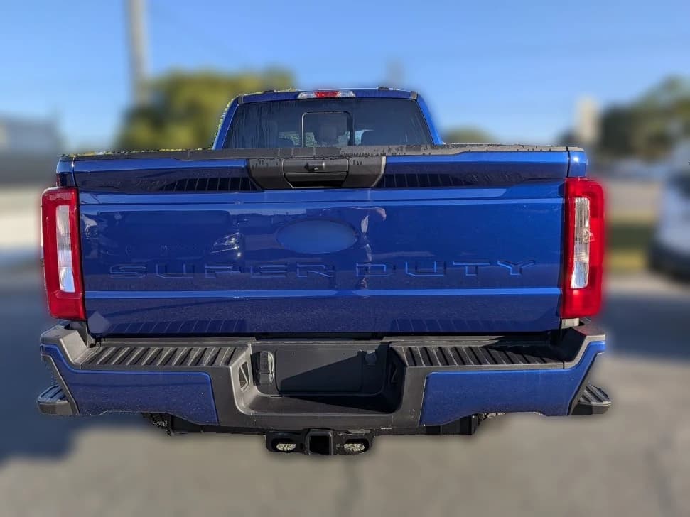 Ford Super Duty F-250 SRW XL 4WD Crew Cab 6.75' Box 2026 — side view