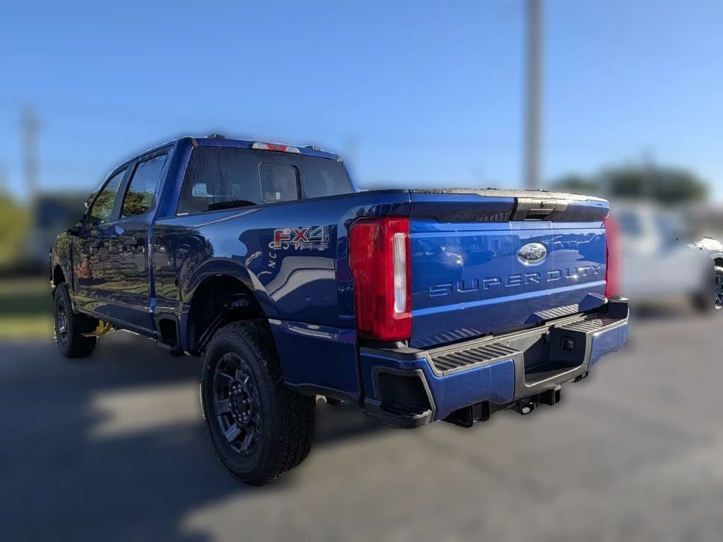 Ford Super Duty F-250 SRW XL 4WD Crew Cab 6.75' Box 2026 — side view