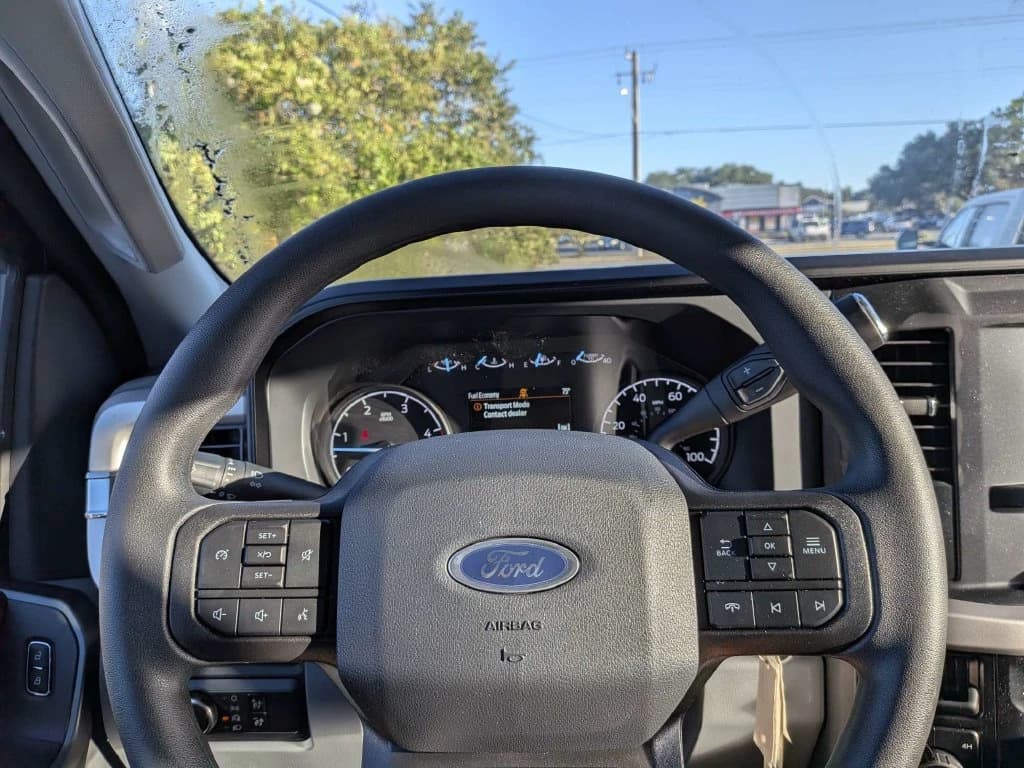 Ford Super Duty F-250 SRW XL 4WD Crew Cab 6.75' Box 2026 — side view