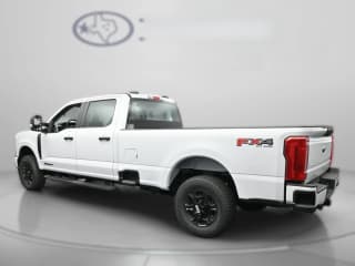 Ford Super Duty F-250 SRW XL 4WD Crew Cab 8' Box