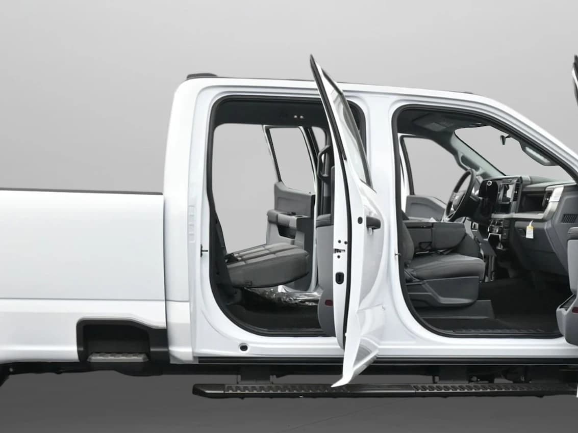 Ford Super Duty F-250 SRW XL 4WD Crew Cab 8' Box 2026 — side view