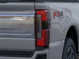 Ford Super Duty F-250 SRW Platinum 4WD Crew Cab 6.75' Box