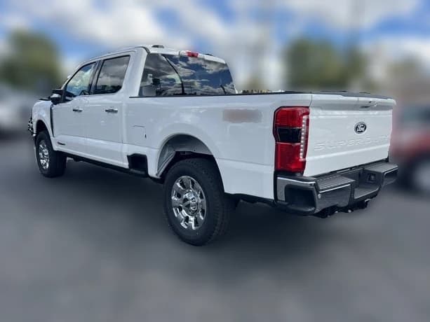 Ford Super Duty F-250 SRW LARIAT 4WD Crew Cab 6.75' Box 2027 — side view