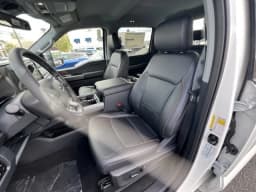 Ford Super Duty F-250 SRW LARIAT 4WD Crew Cab 6.75' Box 2027 — side view