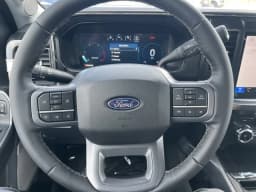 Ford Super Duty F-250 SRW LARIAT 4WD Crew Cab 6.75' Box 2027 — side view