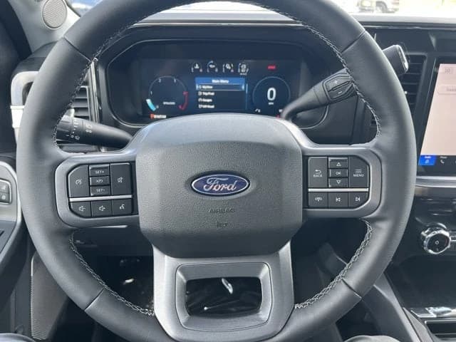 Ford Super Duty F-250 SRW LARIAT 4WD Crew Cab 6.75' Box 2027 — side view