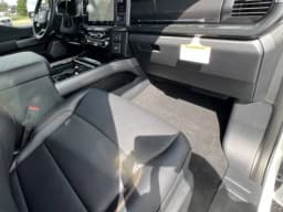 Ford Super Duty F-250 SRW LARIAT 4WD Crew Cab 6.75' Box 2027 — side view