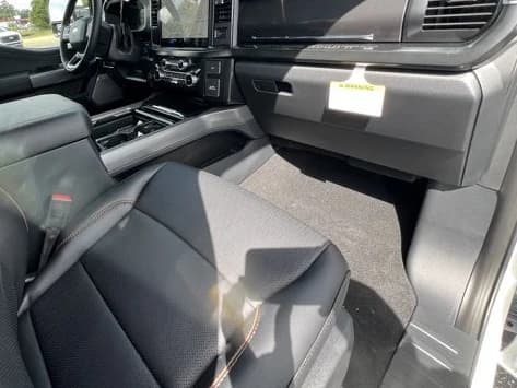 Ford Super Duty F-250 SRW LARIAT 4WD Crew Cab 6.75' Box 2027 — side view
