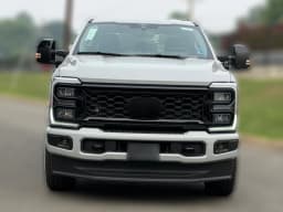 Ford Super Duty F-250 SRW LARIAT 4WD Crew Cab 6.75' Box 2026 — side view