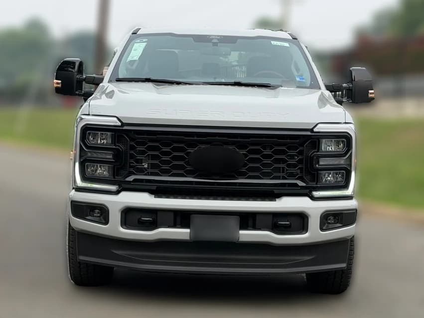 Ford Super Duty F-250 SRW LARIAT 4WD Crew Cab 6.75' Box 2026 — side view