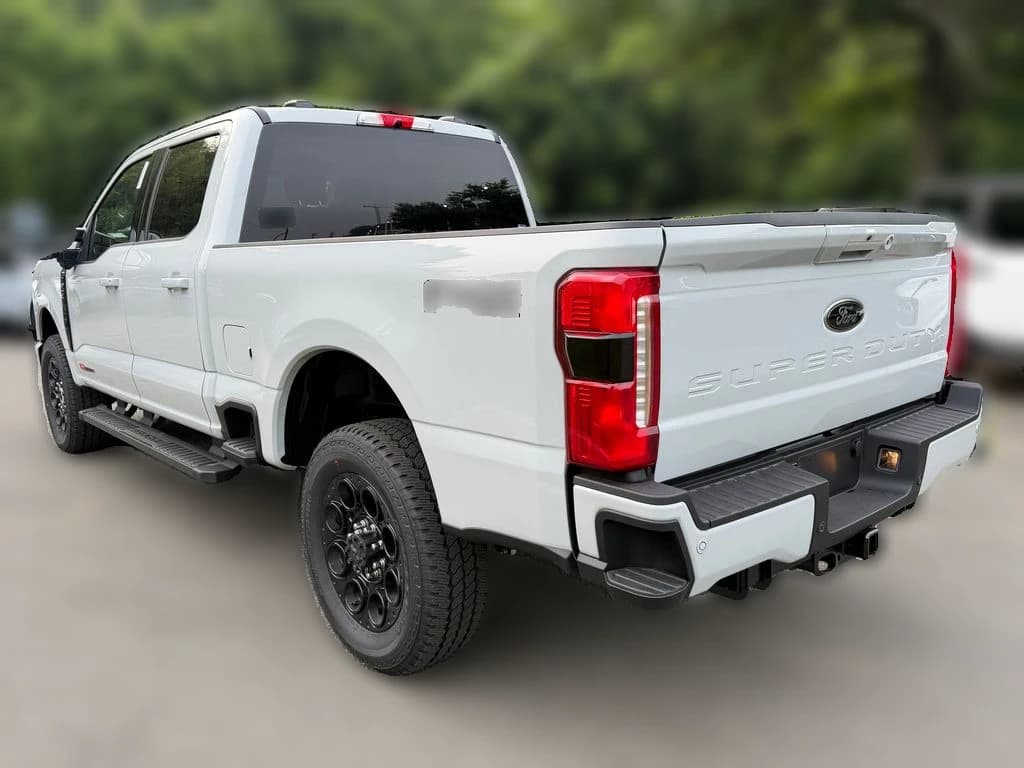 Ford Super Duty F-250 SRW LARIAT 4WD Crew Cab 6.75' Box 2026 — side view