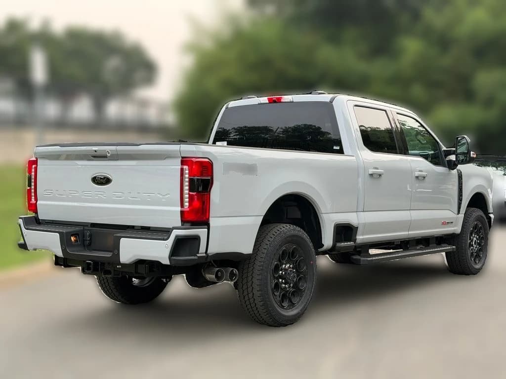 Ford Super Duty F-250 SRW LARIAT 4WD Crew Cab 6.75' Box 2026 — side view