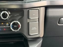 Ford Super Duty F-250 SRW LARIAT 4WD Crew Cab 6.75' Box 2026 — side view