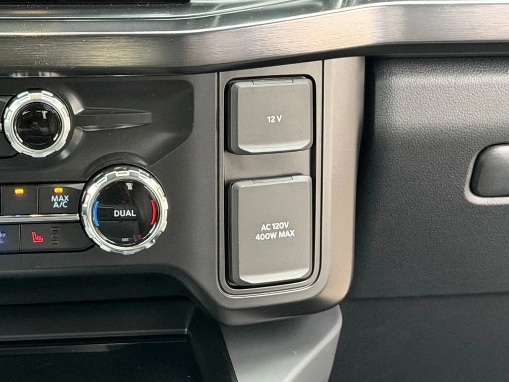 Ford Super Duty F-250 SRW LARIAT 4WD Crew Cab 6.75' Box 2026 — side view