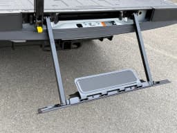 Ford Super Duty F-250 SRW LARIAT 4WD Crew Cab 6.75' Box 2026 — side view