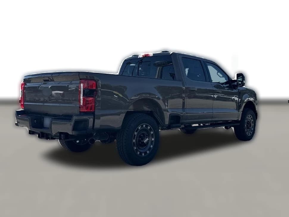 Ford Super Duty F-250 SRW XLT 4WD Crew Cab 6.75' Box 2027 — side view