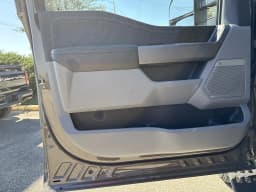Ford Super Duty F-250 SRW XLT 4WD Crew Cab 6.75' Box 2027 — side view